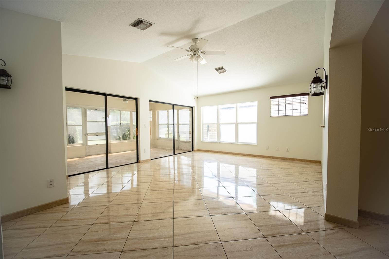 3429 Pinebrook Ct Property Photo 8