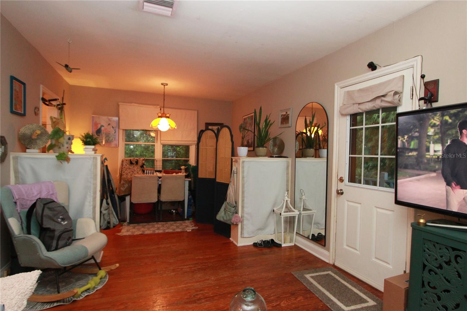 419 E Gore St Property Photo 6