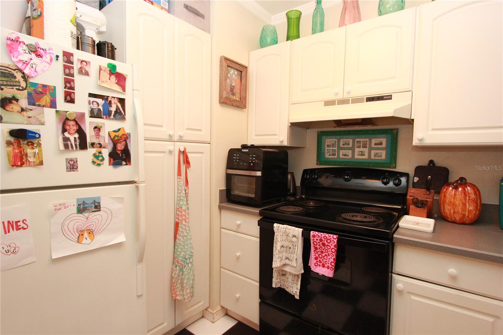 419 E Gore St Property Photo 10