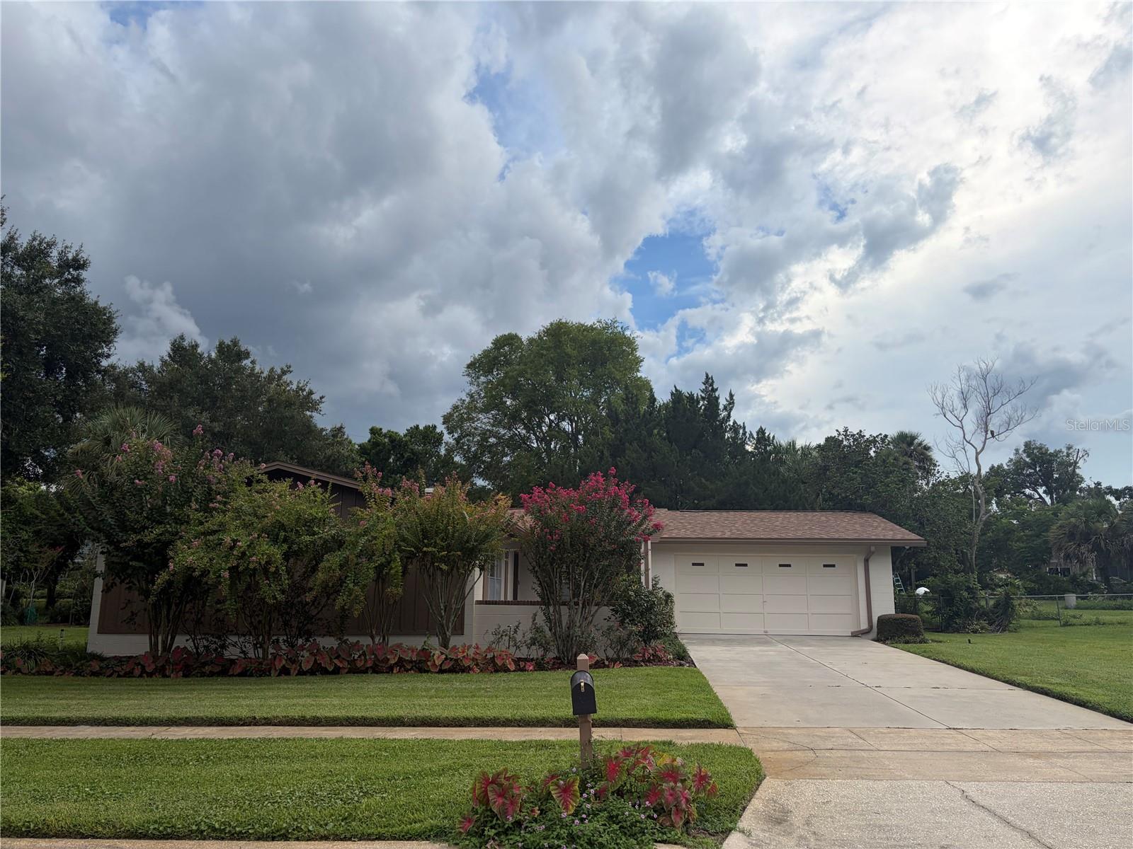 120 Larkwood Dr Property Photo 1