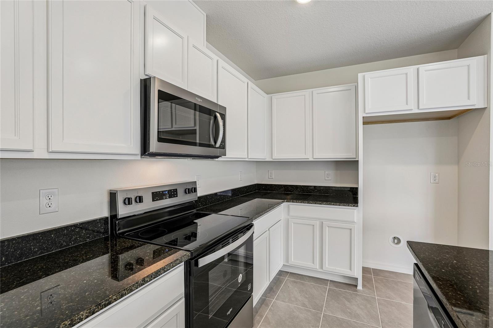 679 Meadows Edge Pl Property Photo 4