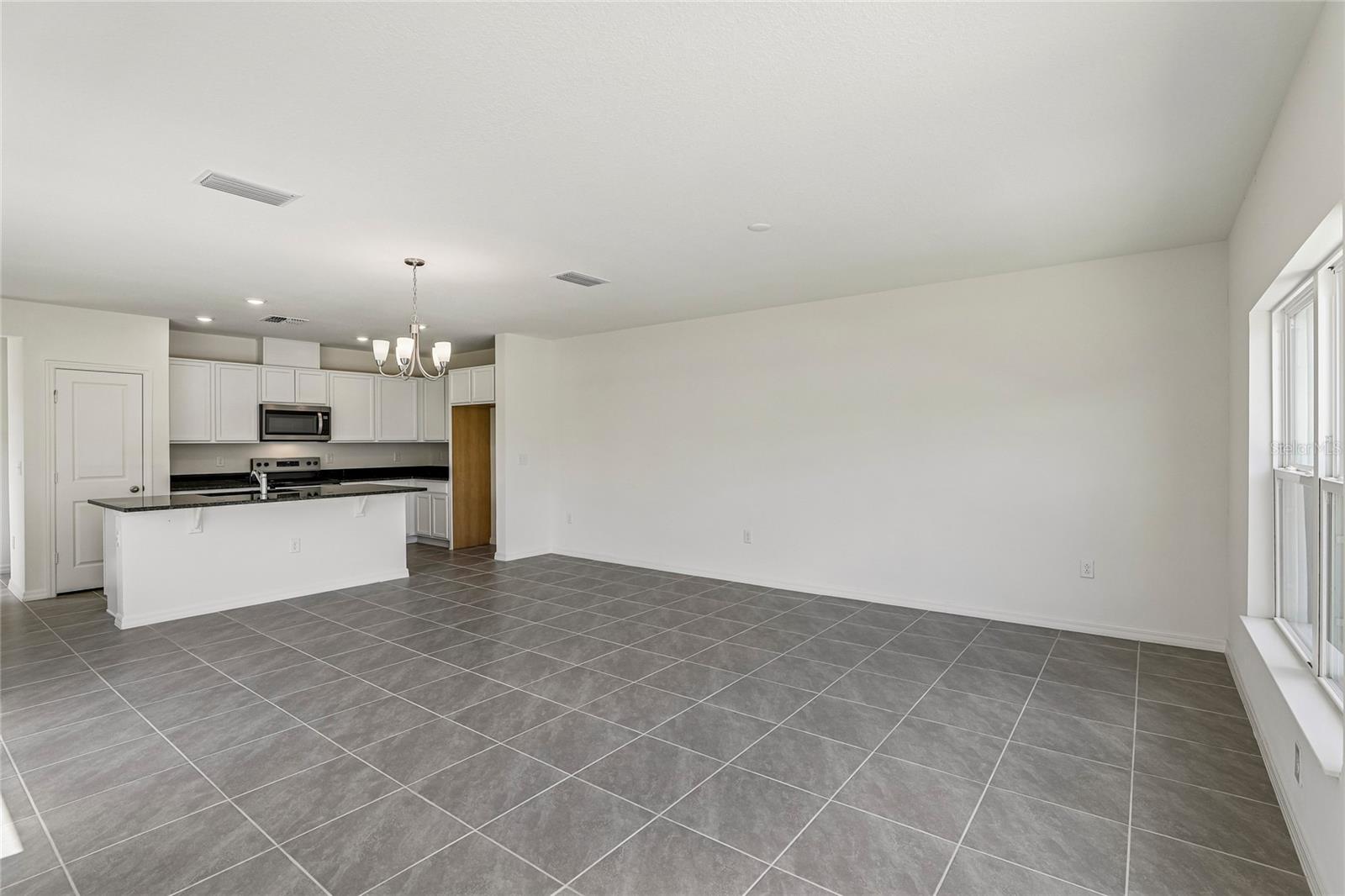 679 Meadows Edge Pl Property Photo 7