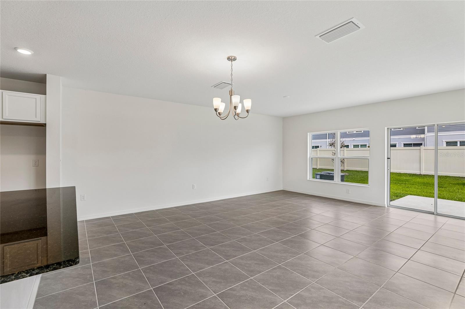 679 Meadows Edge Pl Property Photo 8