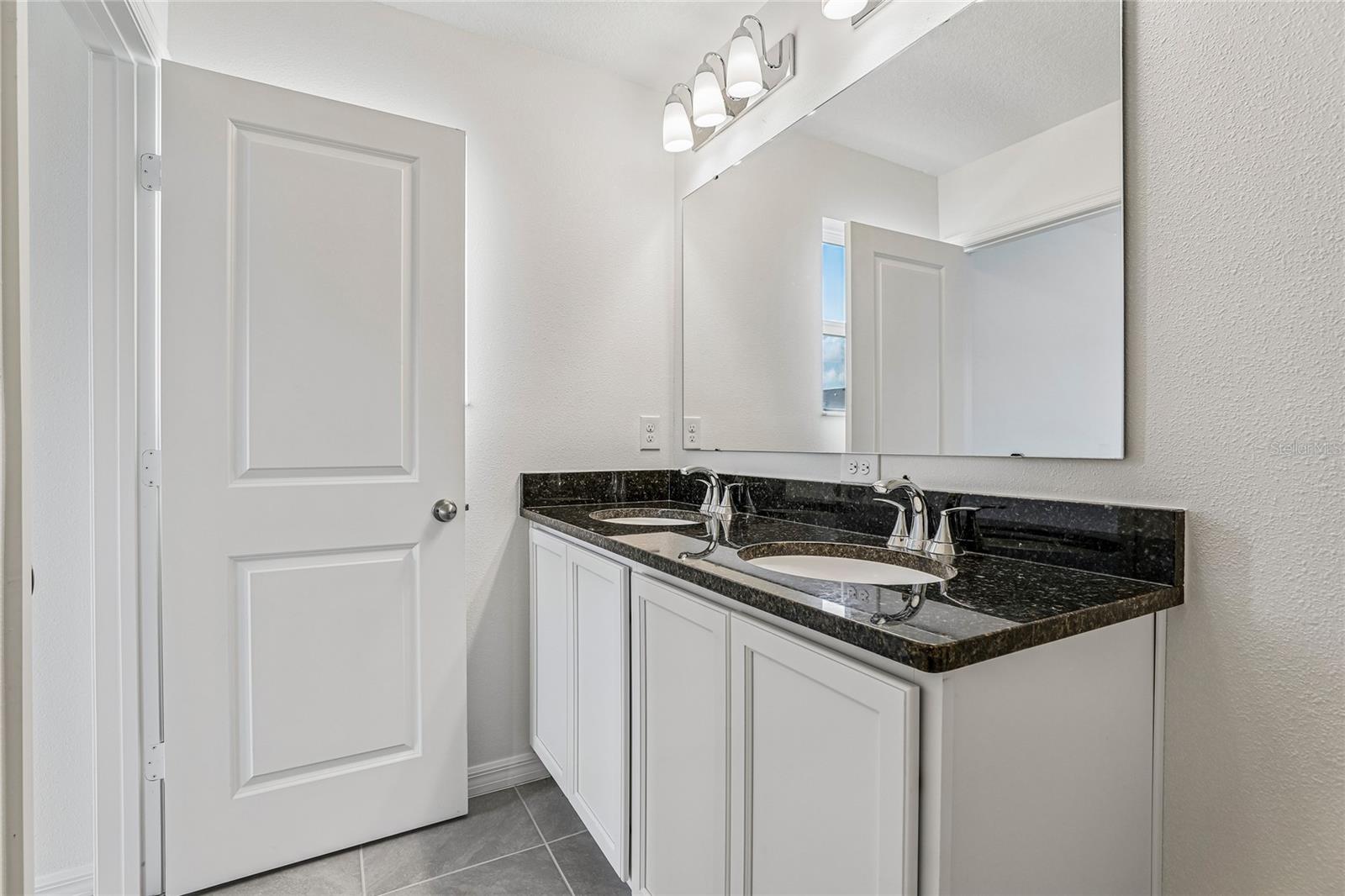 679 Meadows Edge Pl Property Photo 12