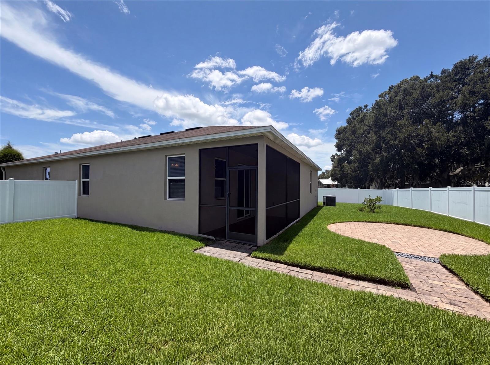 4311 Moon Shadow Loop Property Photo 5