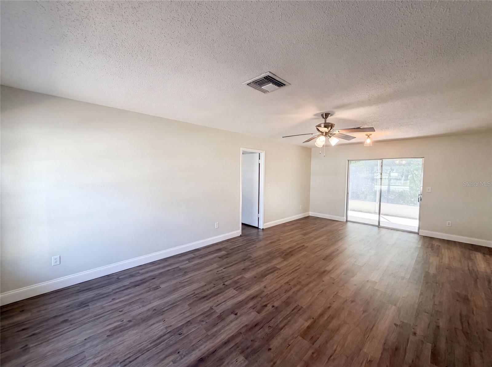 5064 Bromley Ave Property Photo 3
