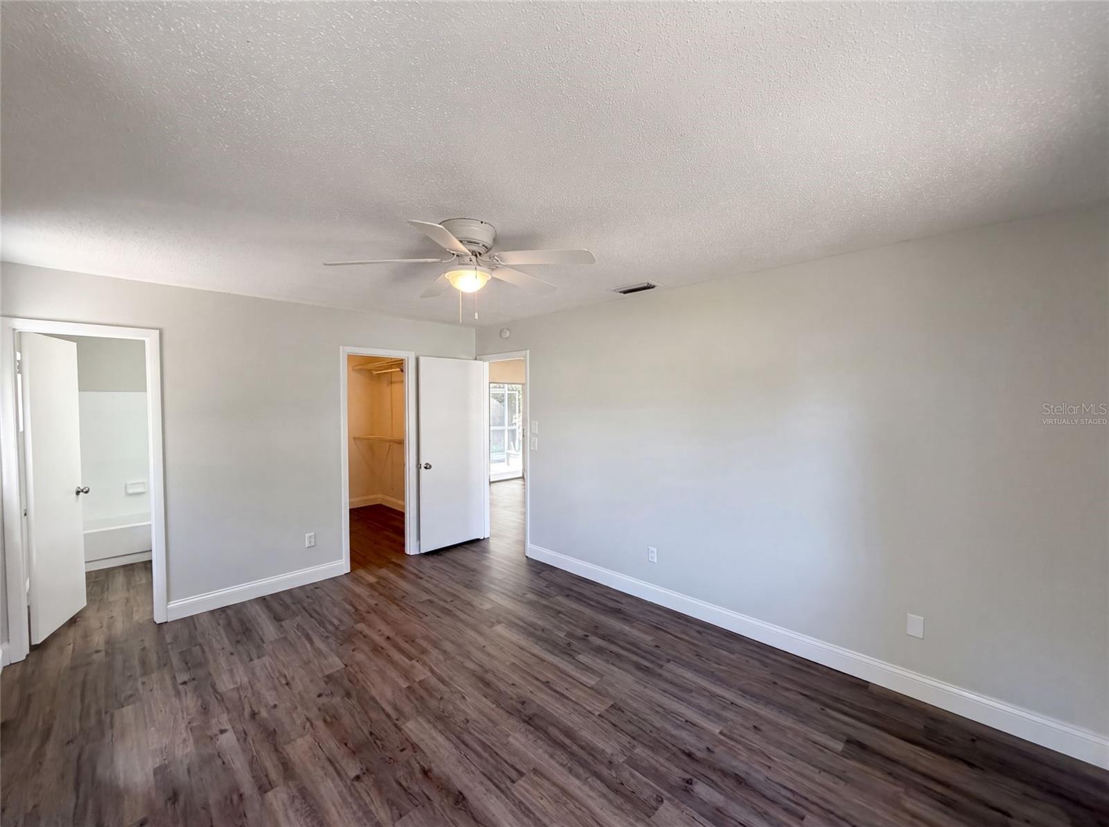 5064 Bromley Ave Property Photo 4