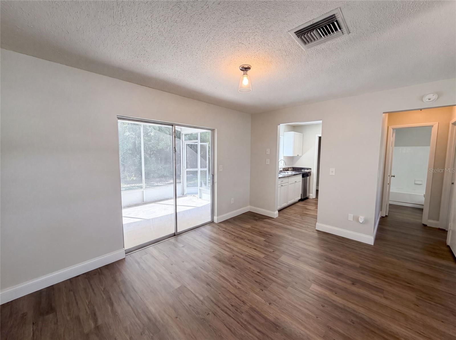 5064 Bromley Ave Property Photo 6