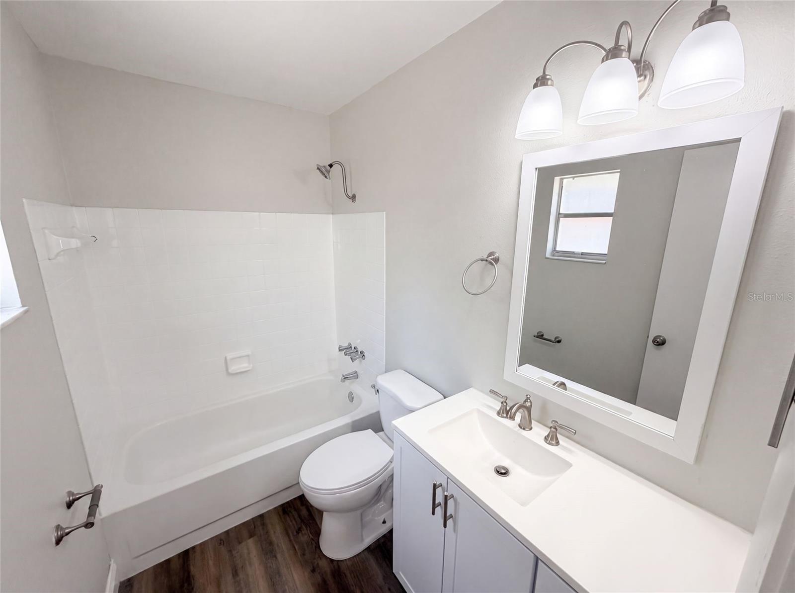 5064 Bromley Ave Property Photo 11
