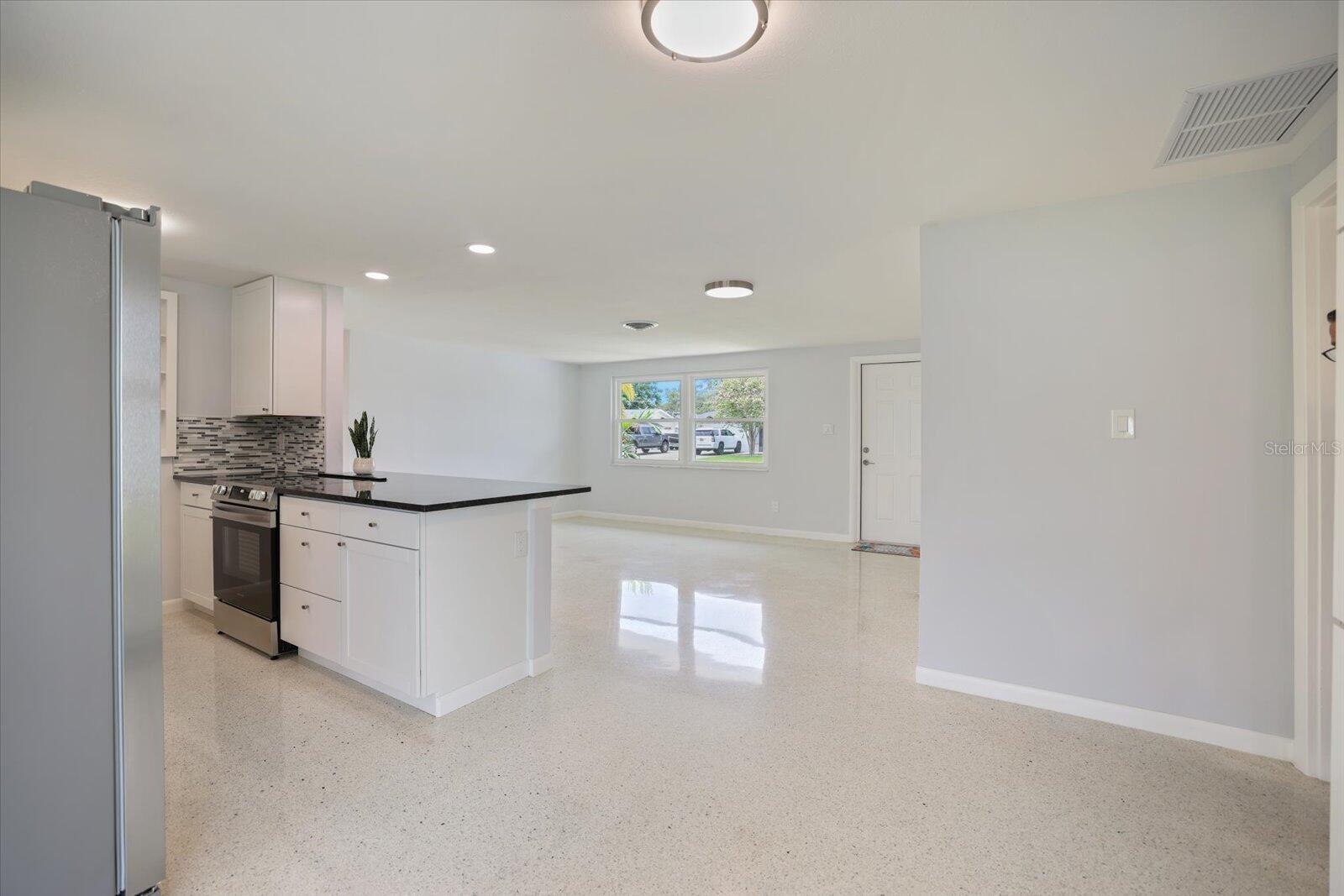 3485 Roslyn Rd Property Photo 6
