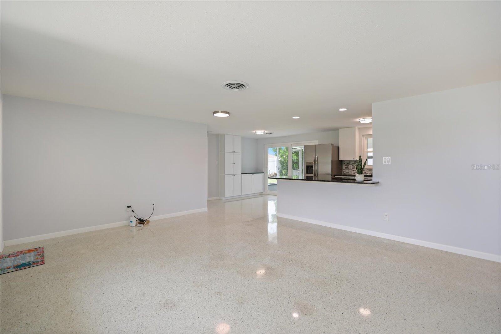 3485 Roslyn Rd Property Photo 8