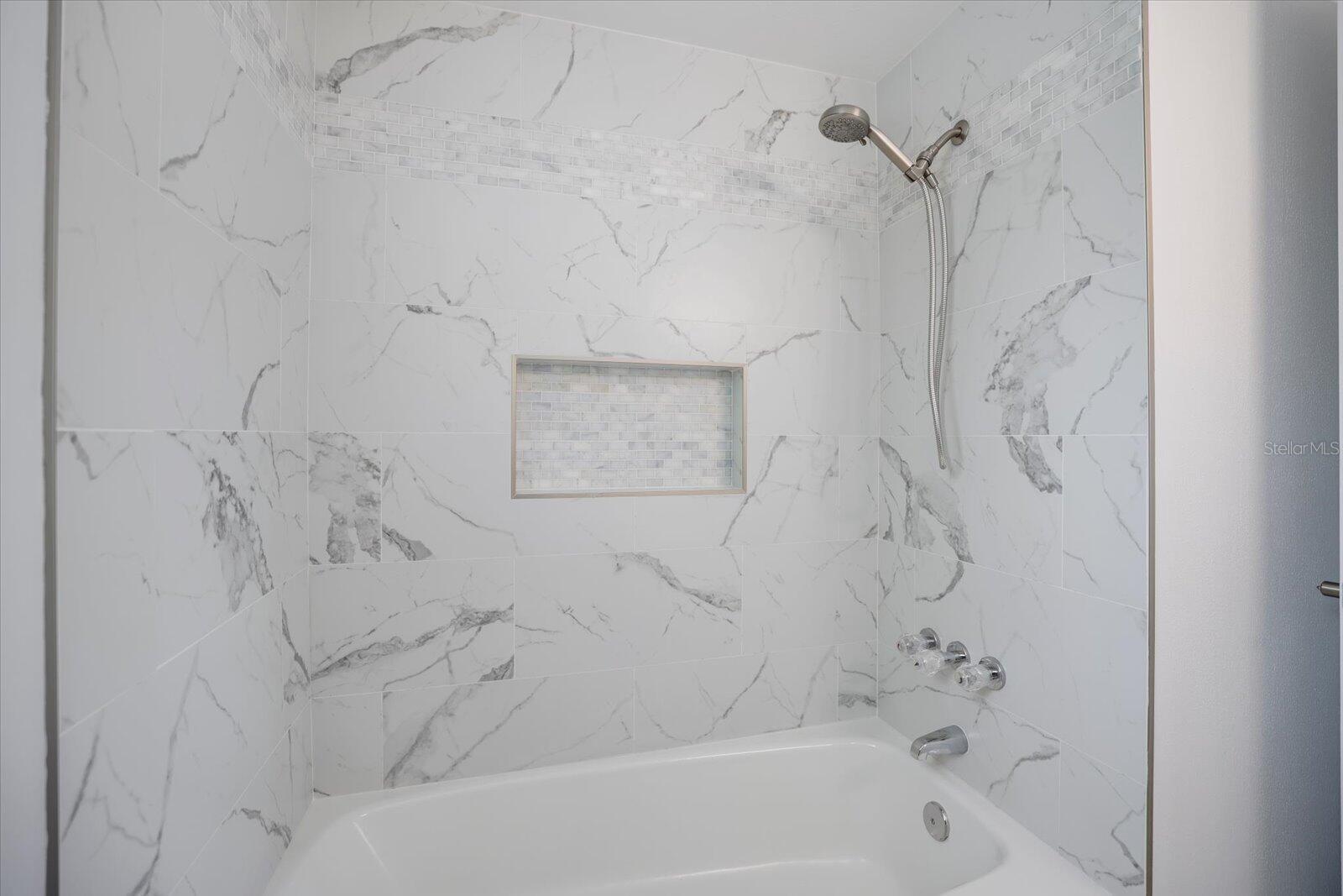 3485 Roslyn Rd Property Photo 13
