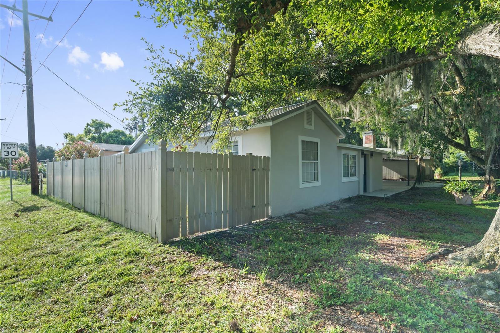 929 Adrian Ct Property Photo 5