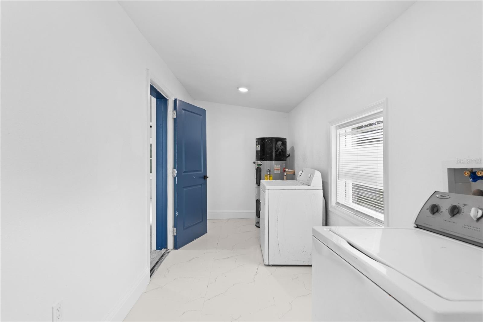 929 Adrian Ct Property Photo 8