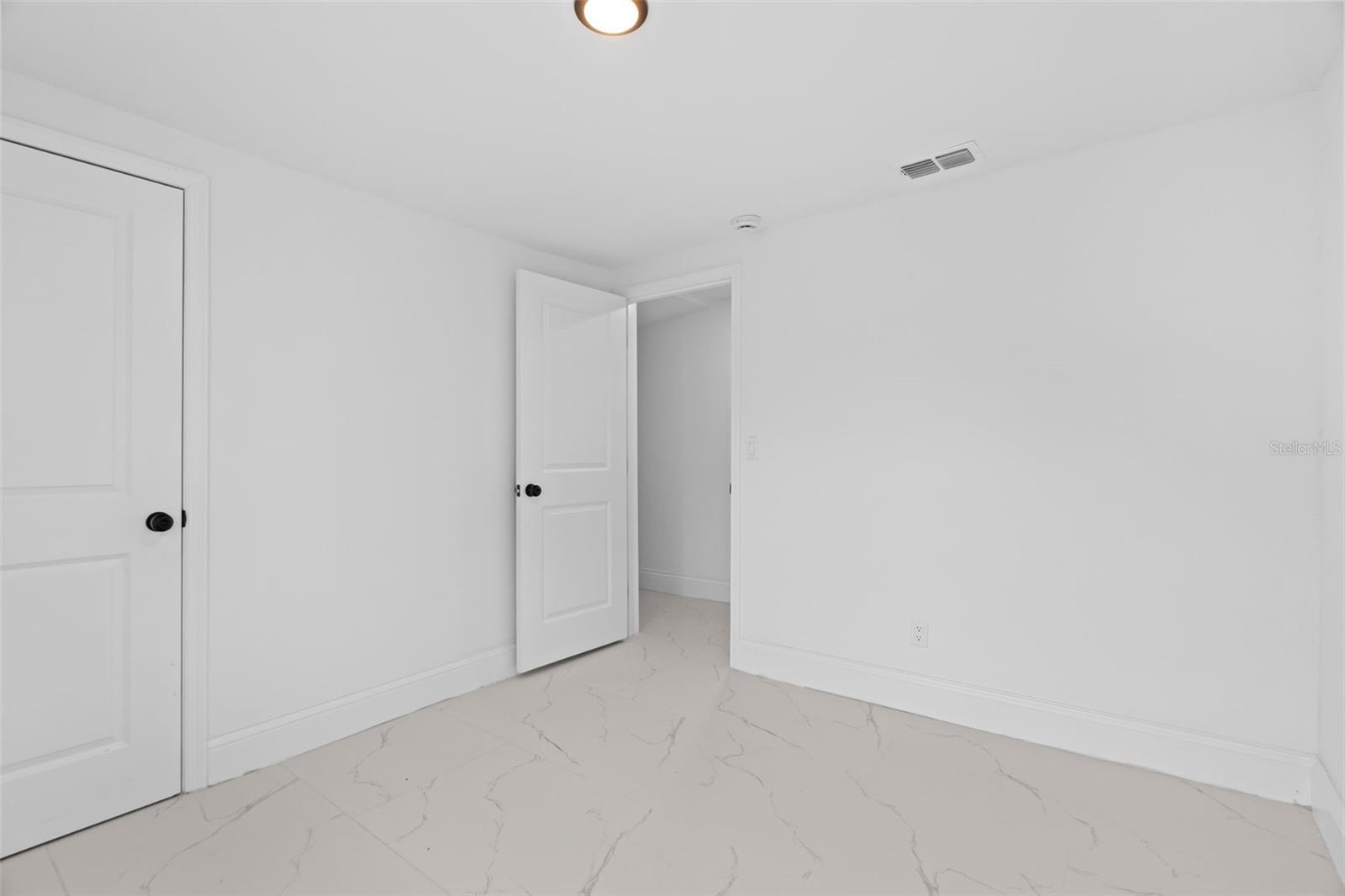 929 Adrian Ct Property Photo 10