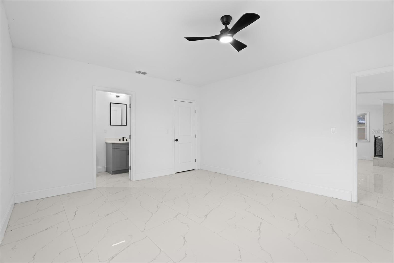 929 Adrian Ct Property Photo 17