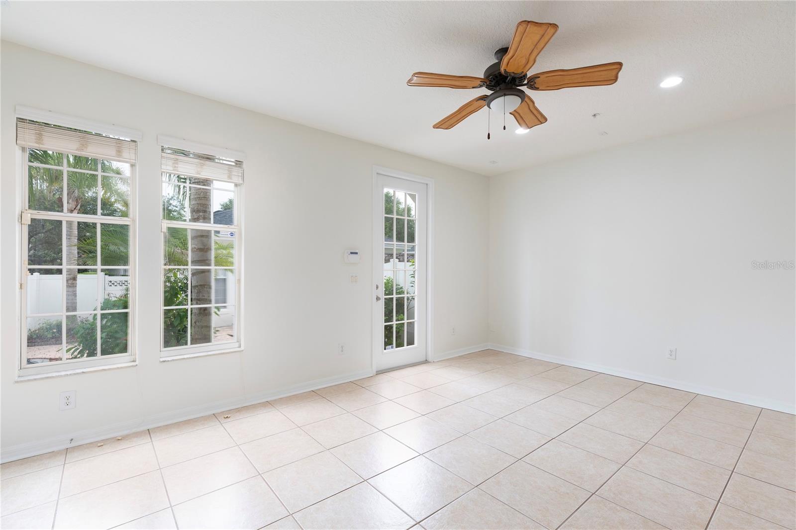 1003 Juel St Property Photo 9