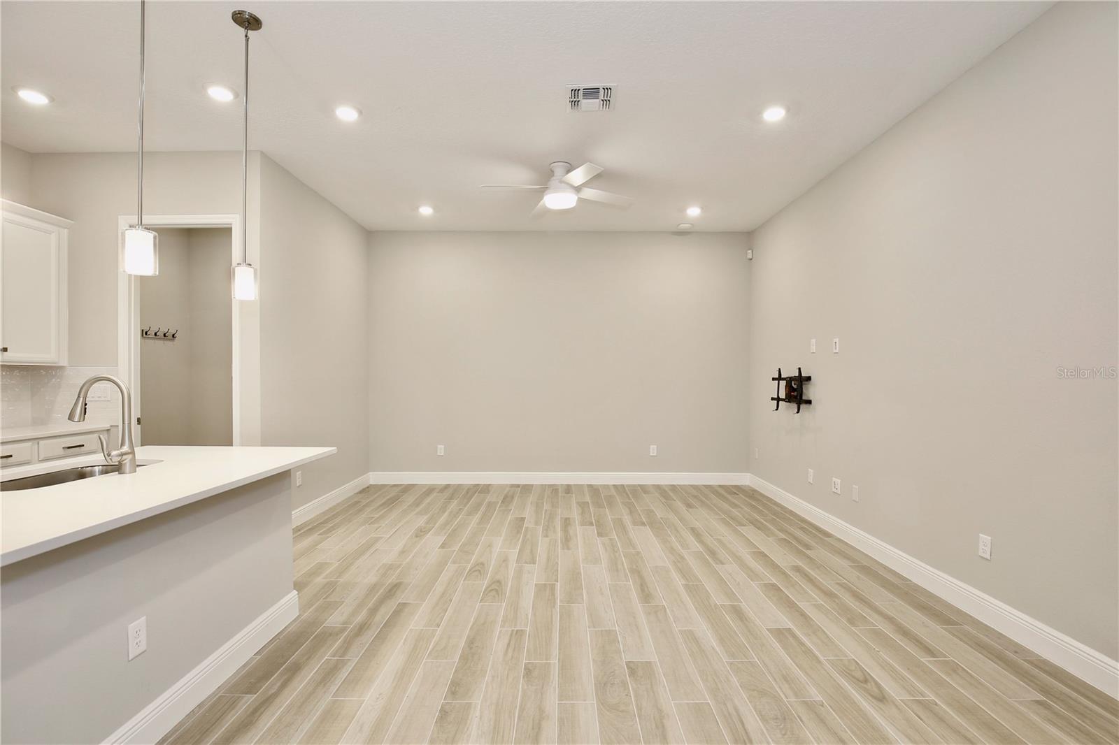 6491 Cyrils Dr Property Photo 5