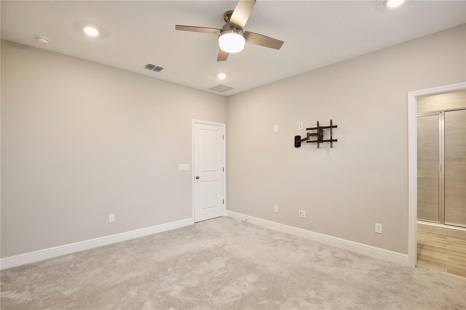 6491 Cyrils Dr Property Photo 12