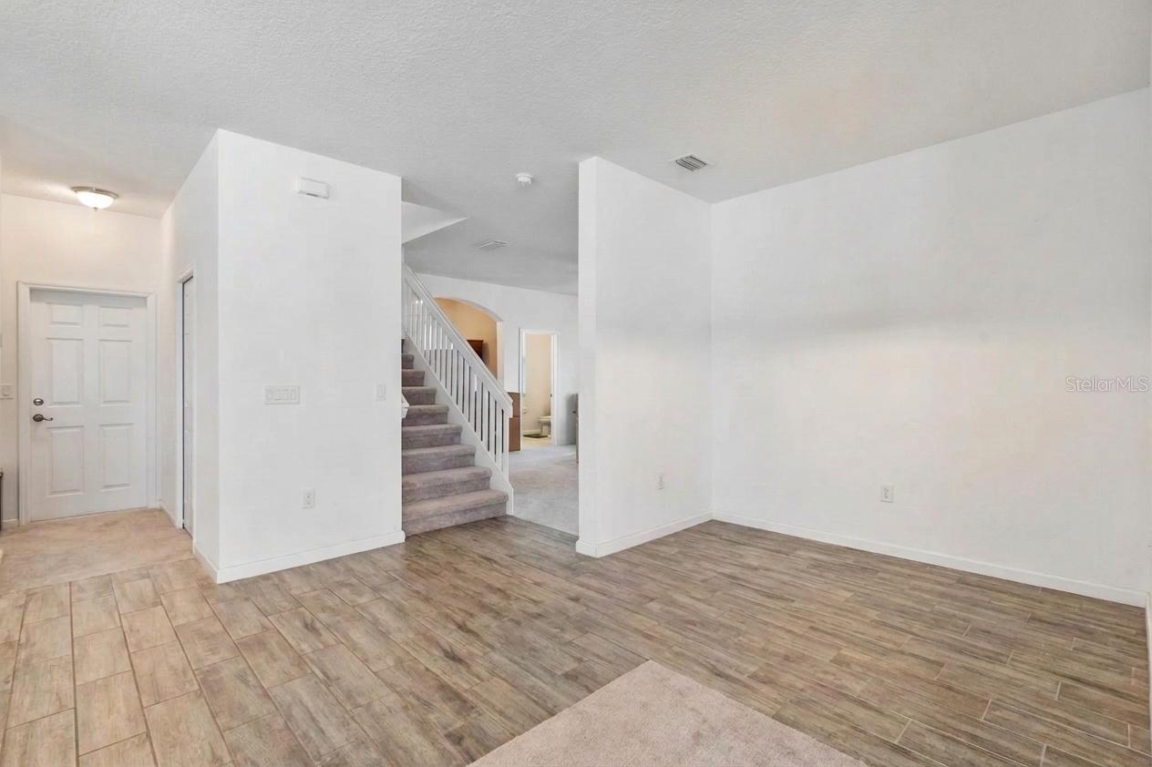 16021 Champlain St Property Photo 7