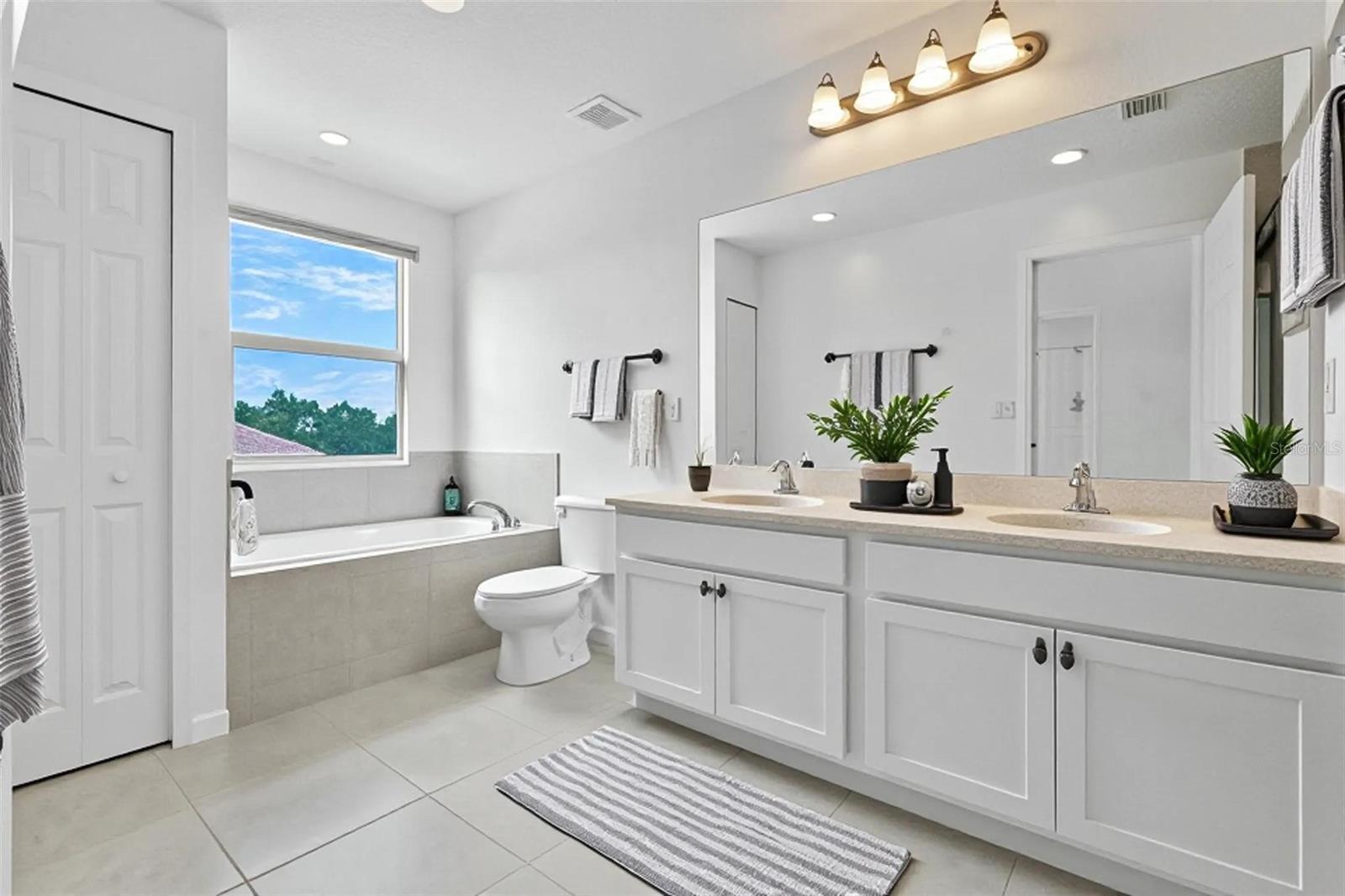 16021 Champlain St Property Photo 24