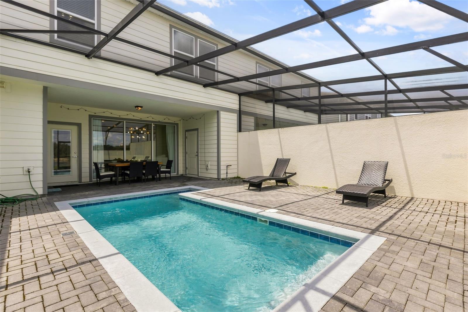 7147 Oakmoss Loop Property Photo 4