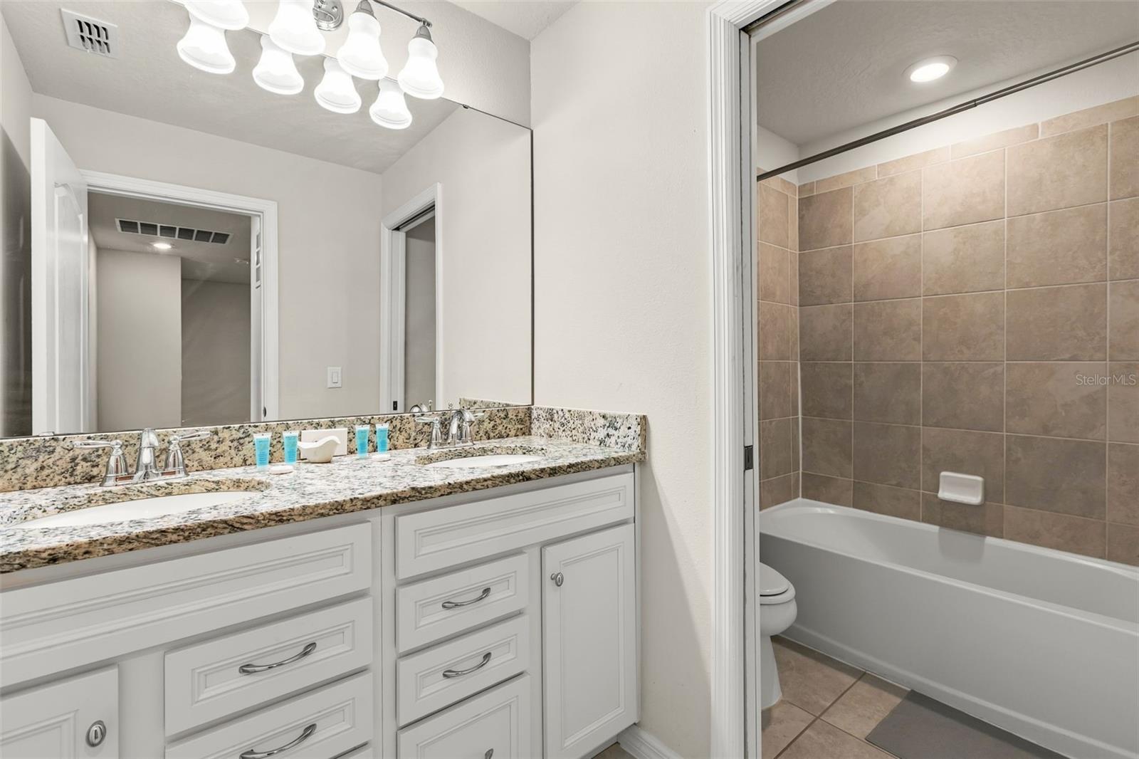 7147 Oakmoss Loop Property Photo 18