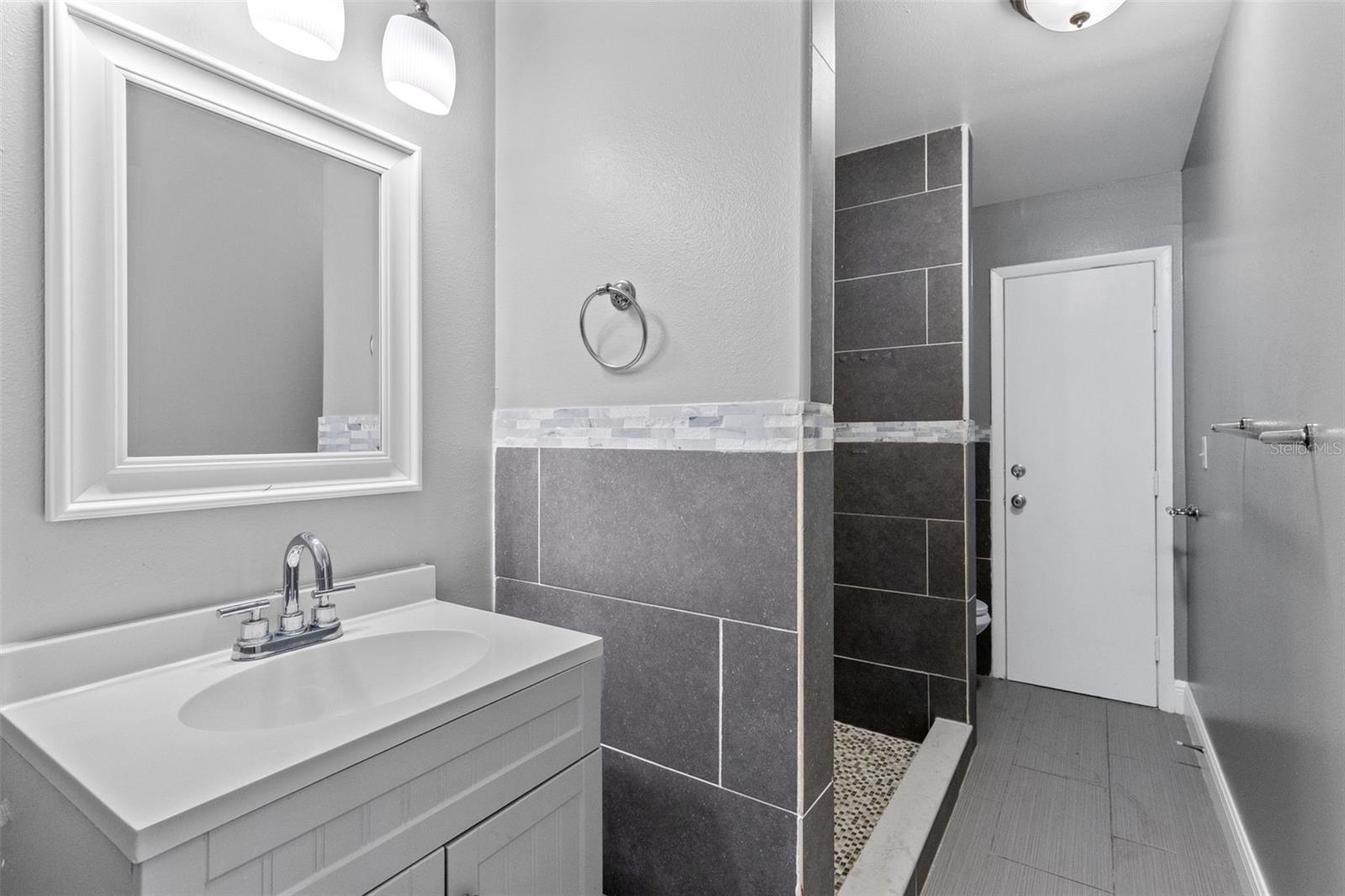 1025 Derbyshire Dr Property Photo 22