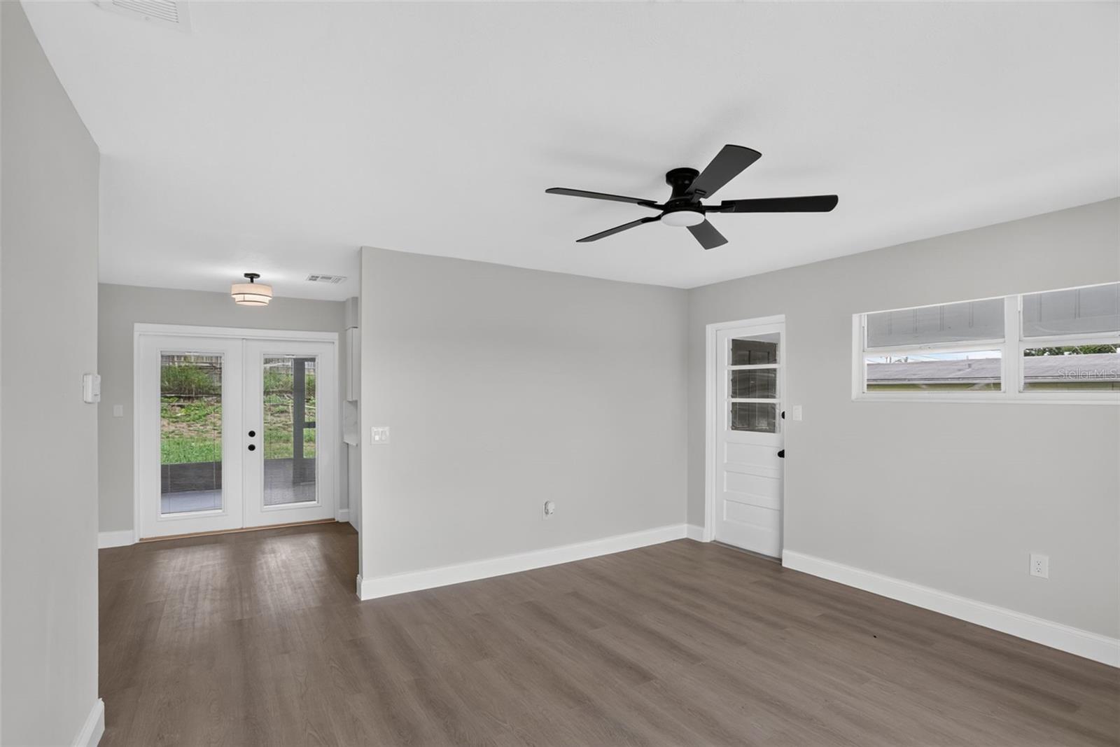 3413 Paris Pl Property Photo 3