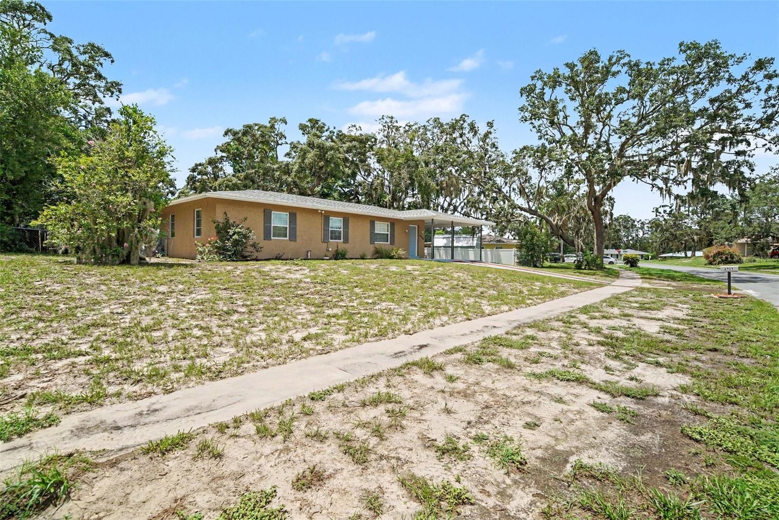 6925 Treehaven Dr Property Photo 4