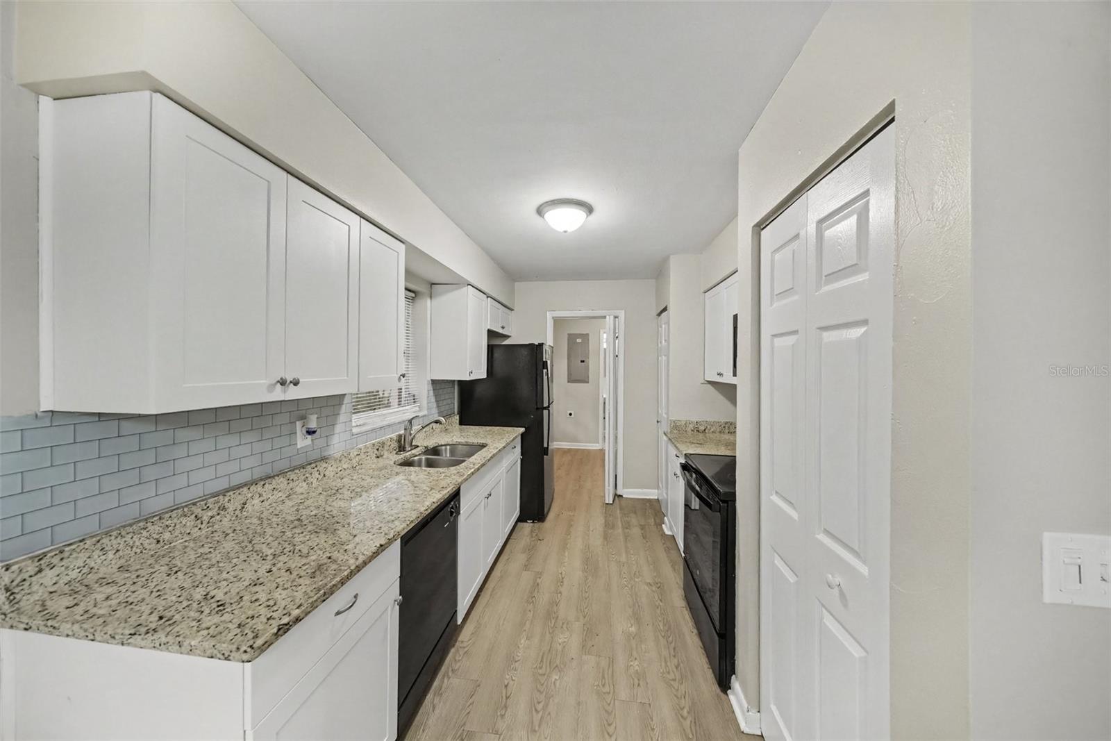 6925 Treehaven Dr Property Photo 9