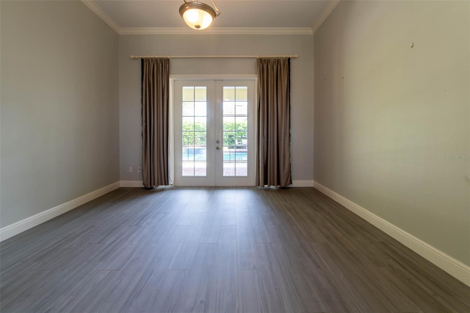 O6431729 Property Photo 11