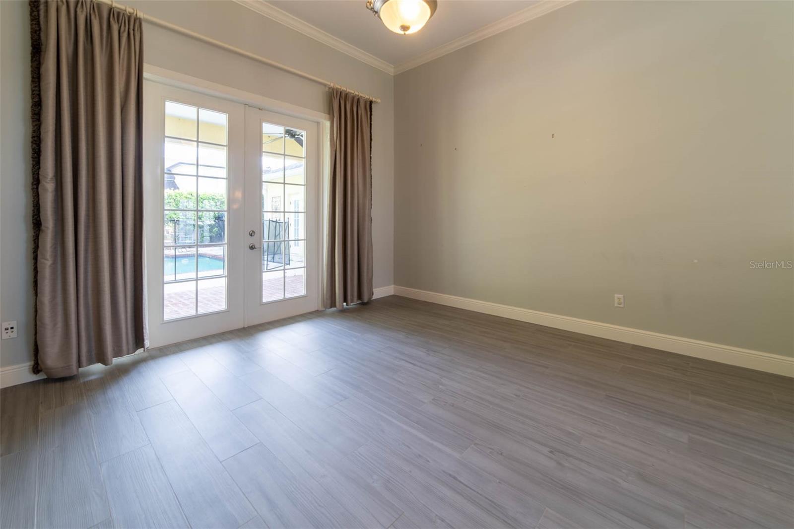 O6431729 Property Photo 12
