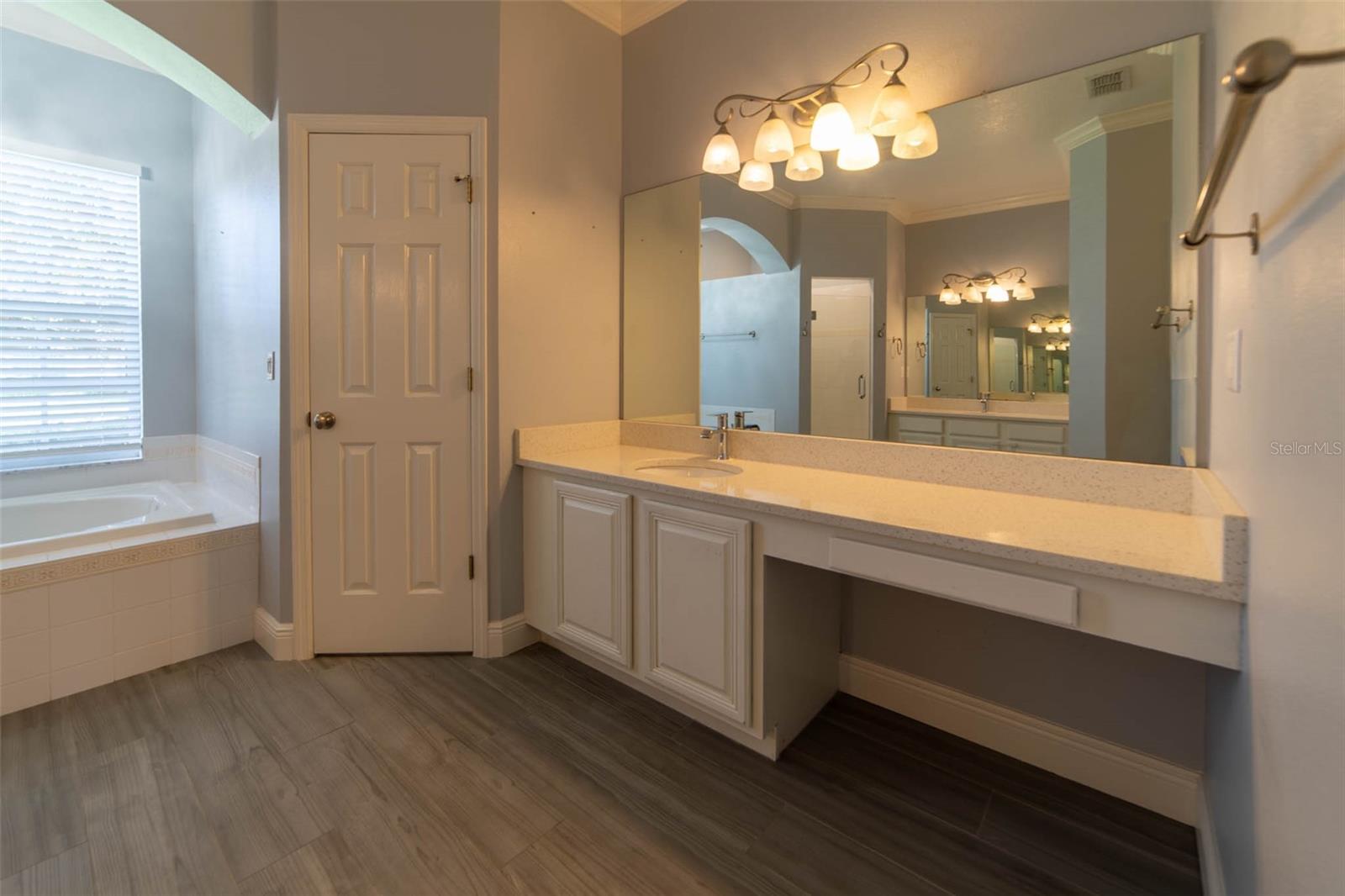 O6431729 Property Photo 17