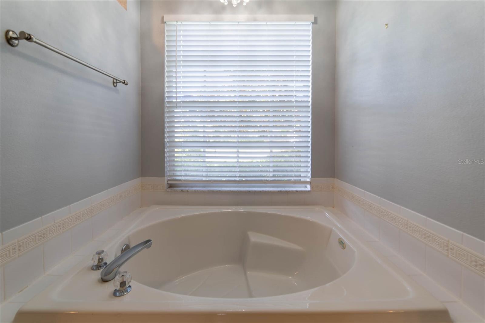 O6431729 Property Photo 19