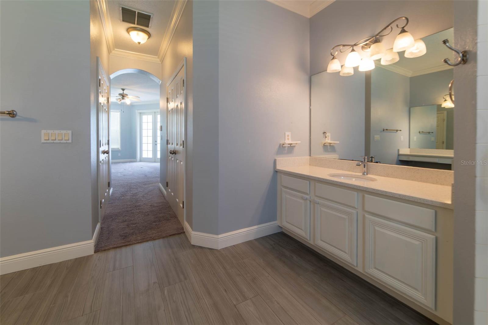 O6431729 Property Photo 20