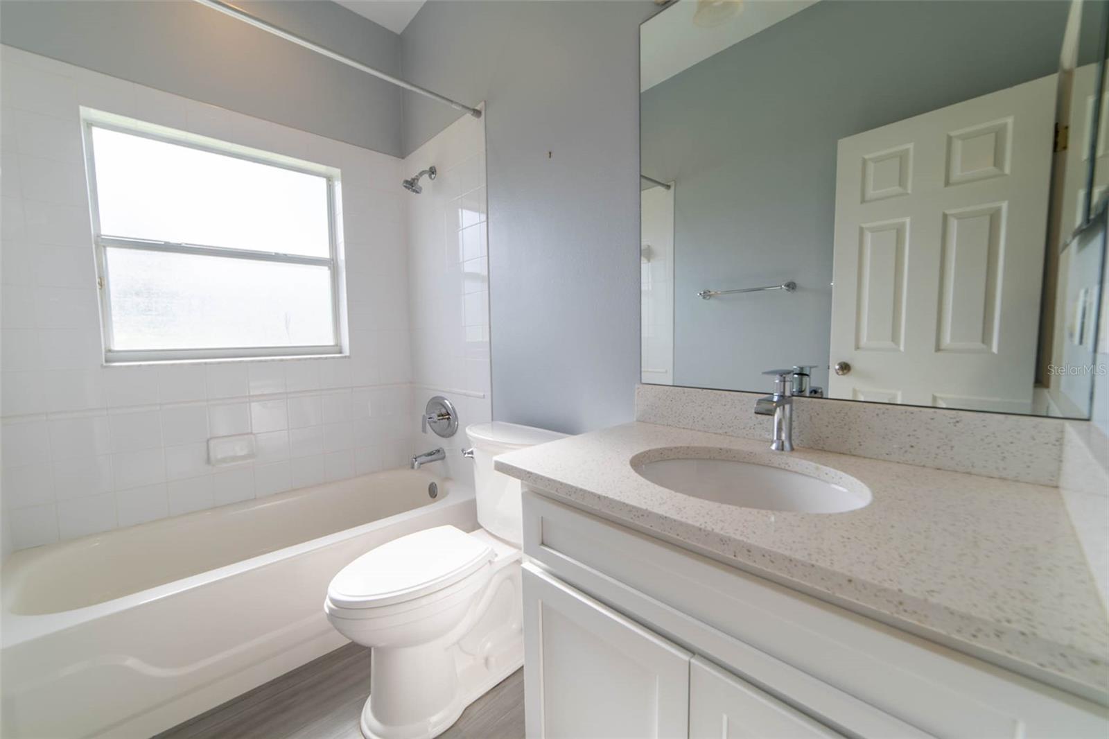 O6431729 Property Photo 30