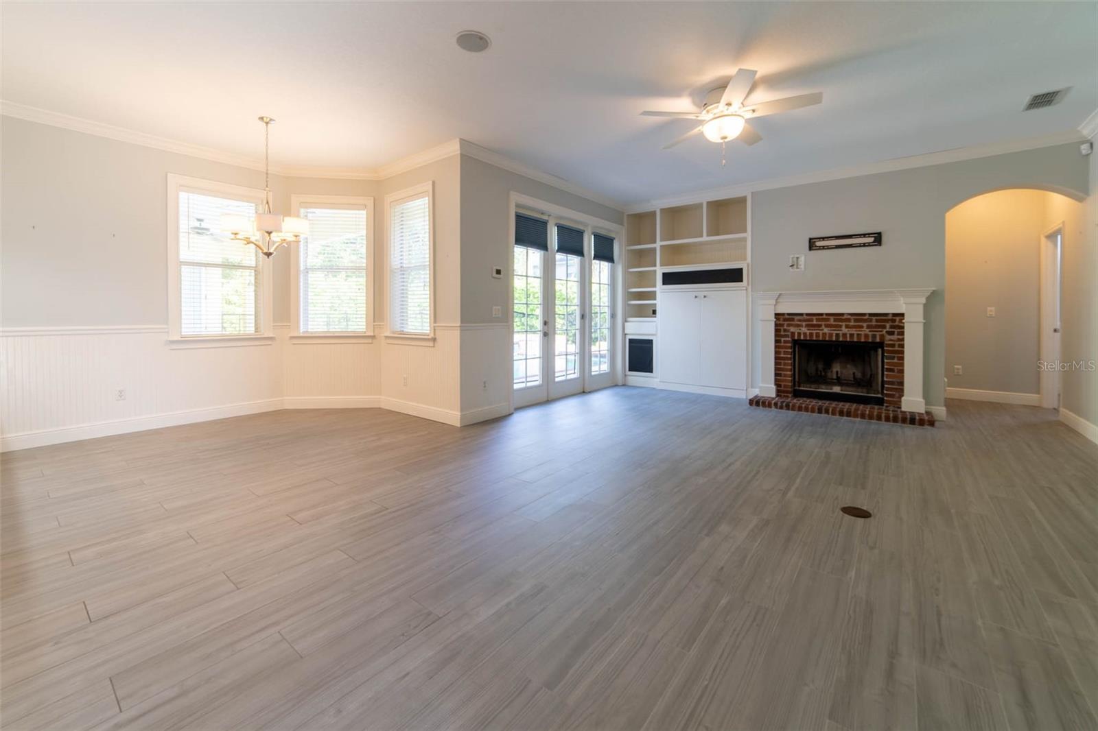 O6431729 Property Photo 32