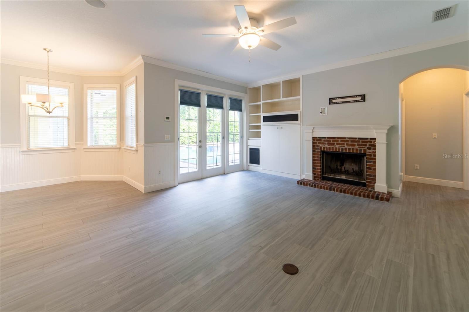 O6431729 Property Photo 41