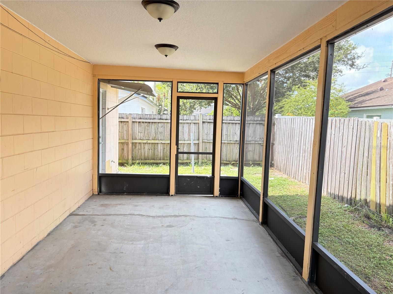 1224 Roma Ct Property Photo 12