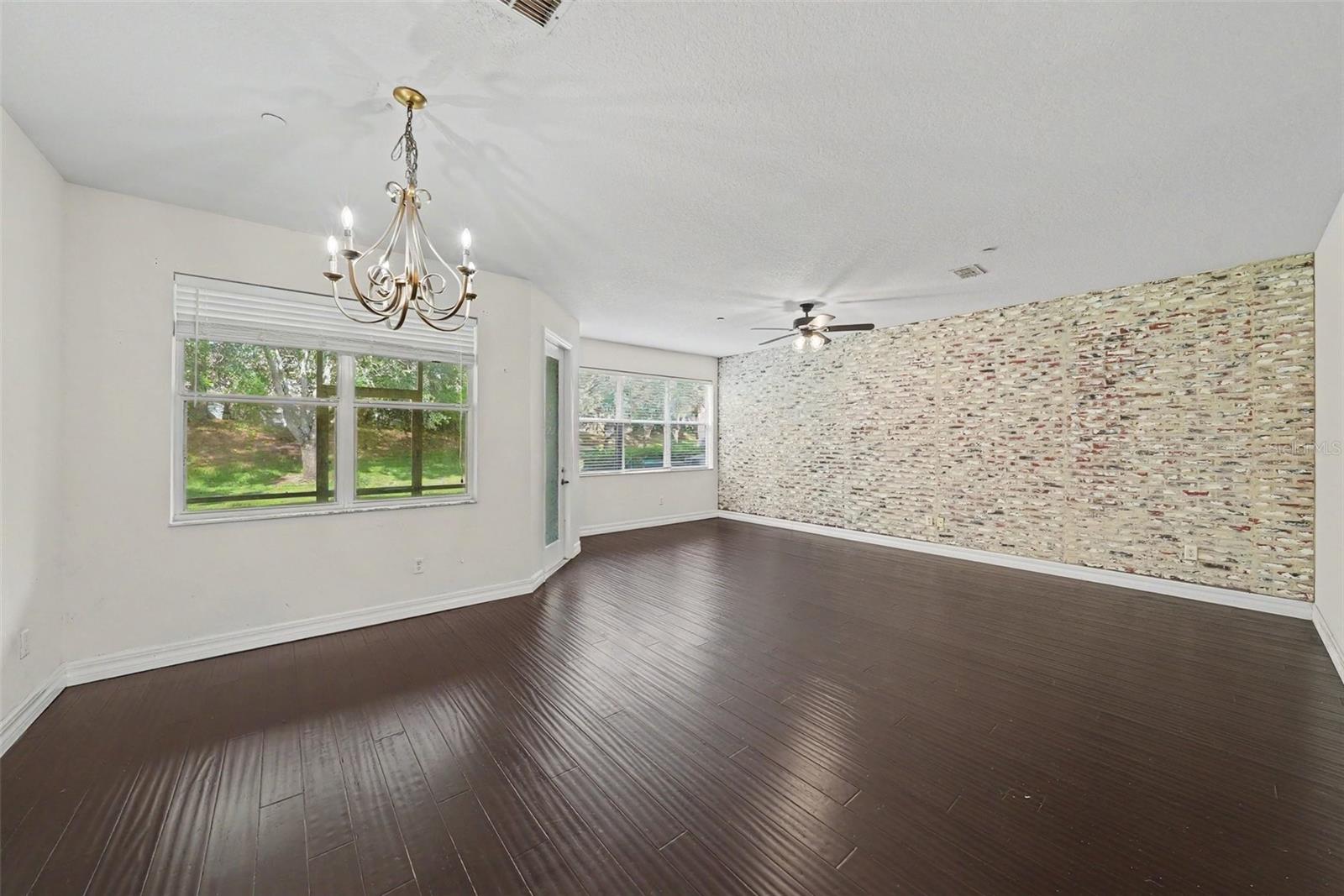 7422 Terrace River Dr Property Photo 5