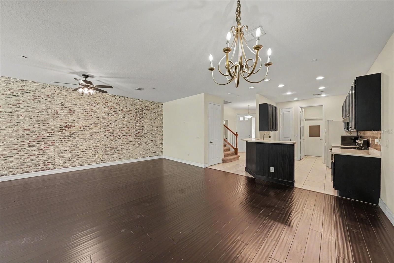 7422 Terrace River Dr Property Photo 6