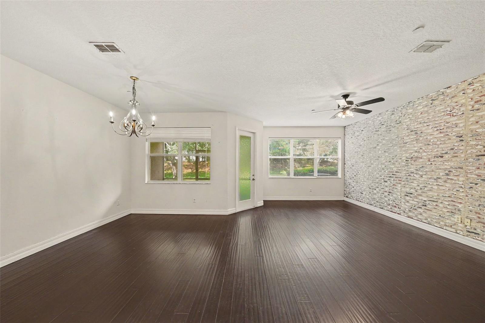7422 Terrace River Dr Property Photo 9