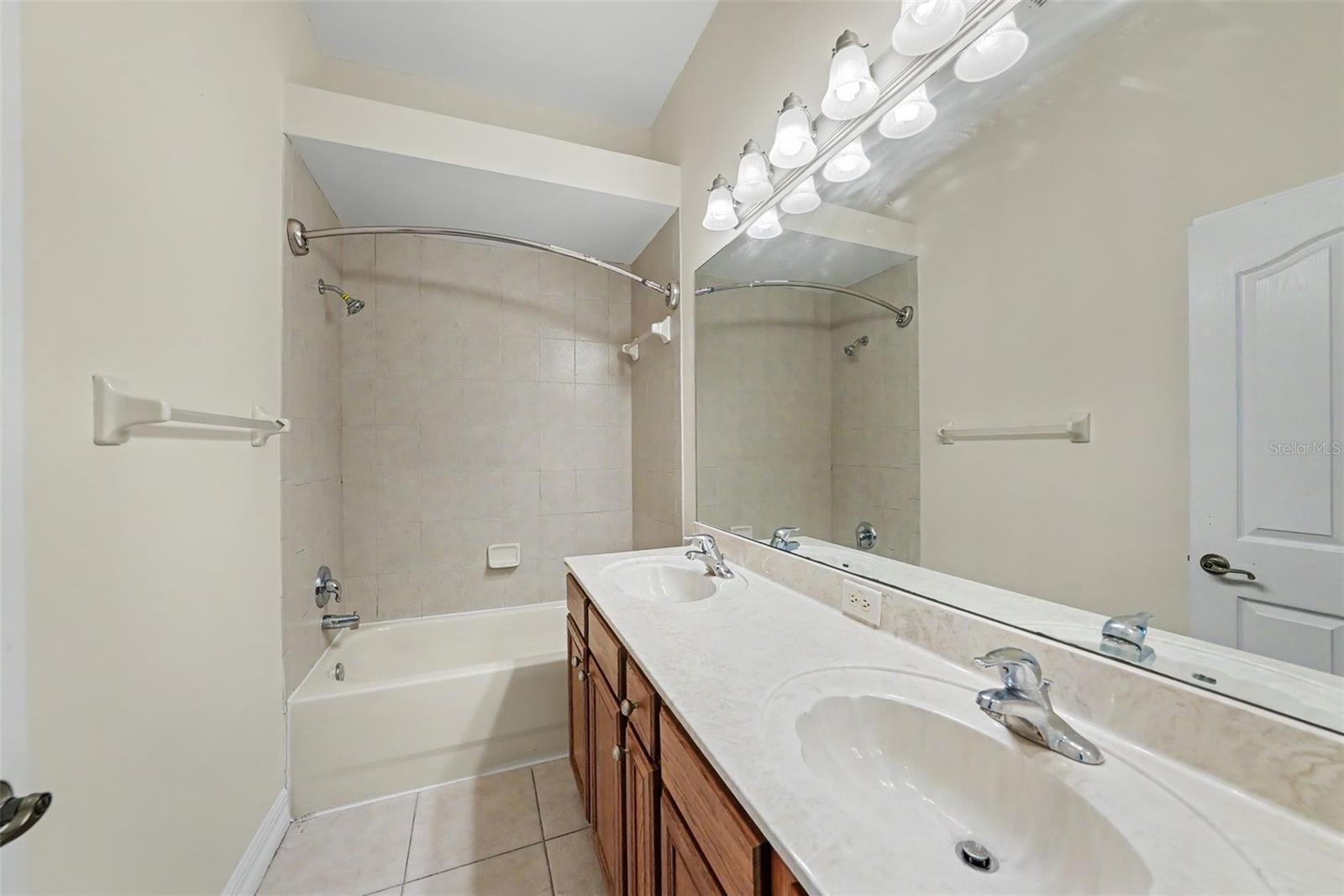7422 Terrace River Dr Property Photo 25