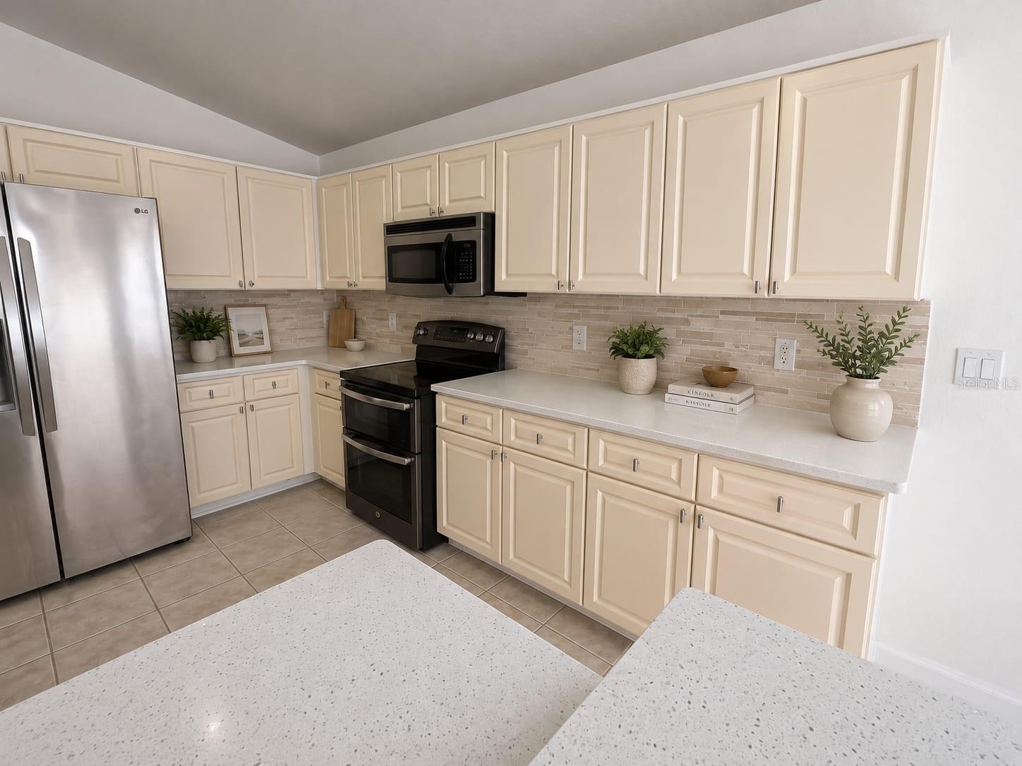 244 Windsor Pl Property Photo 6