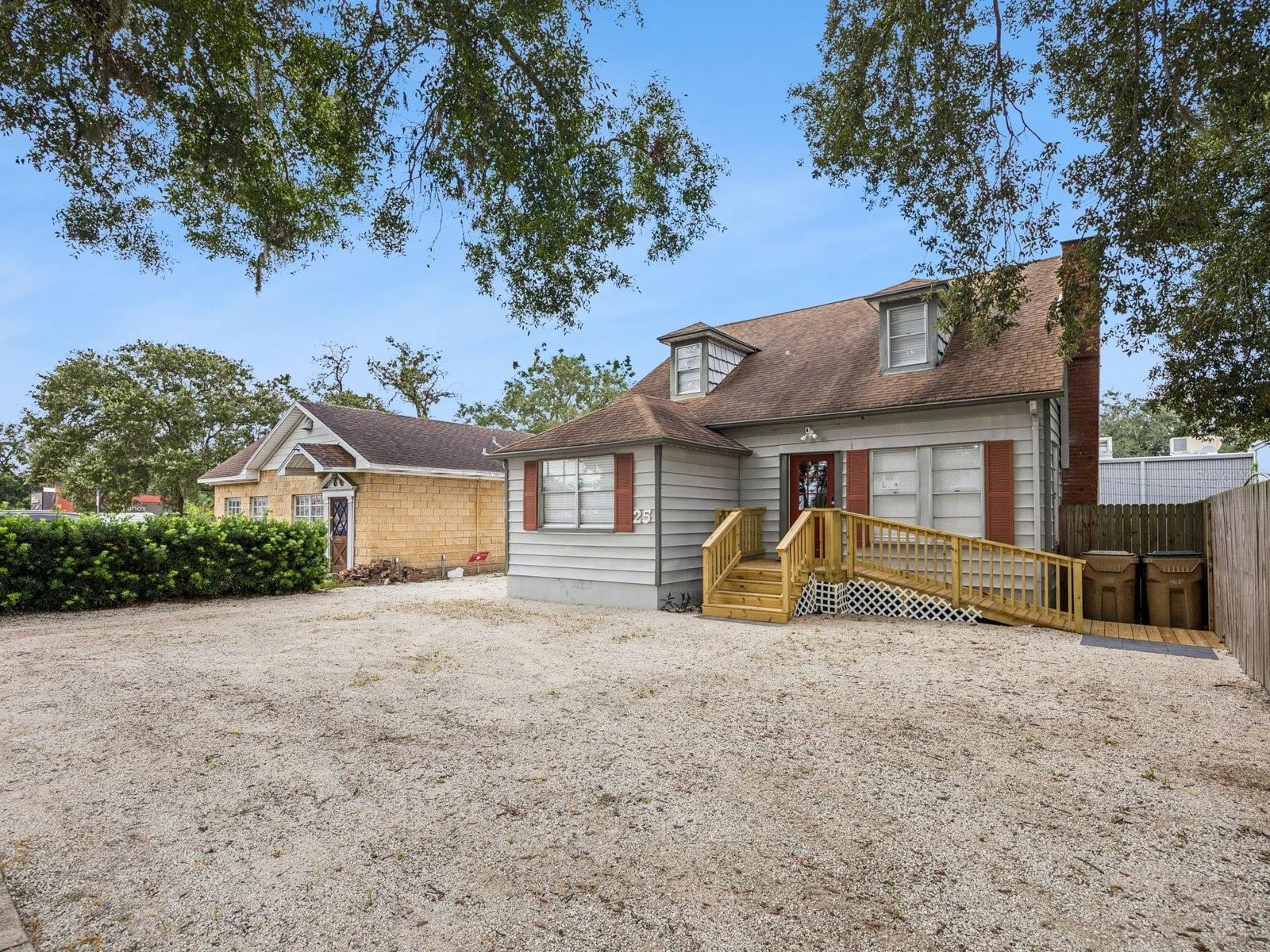 25 E PINECREST AVE Property Photo 1