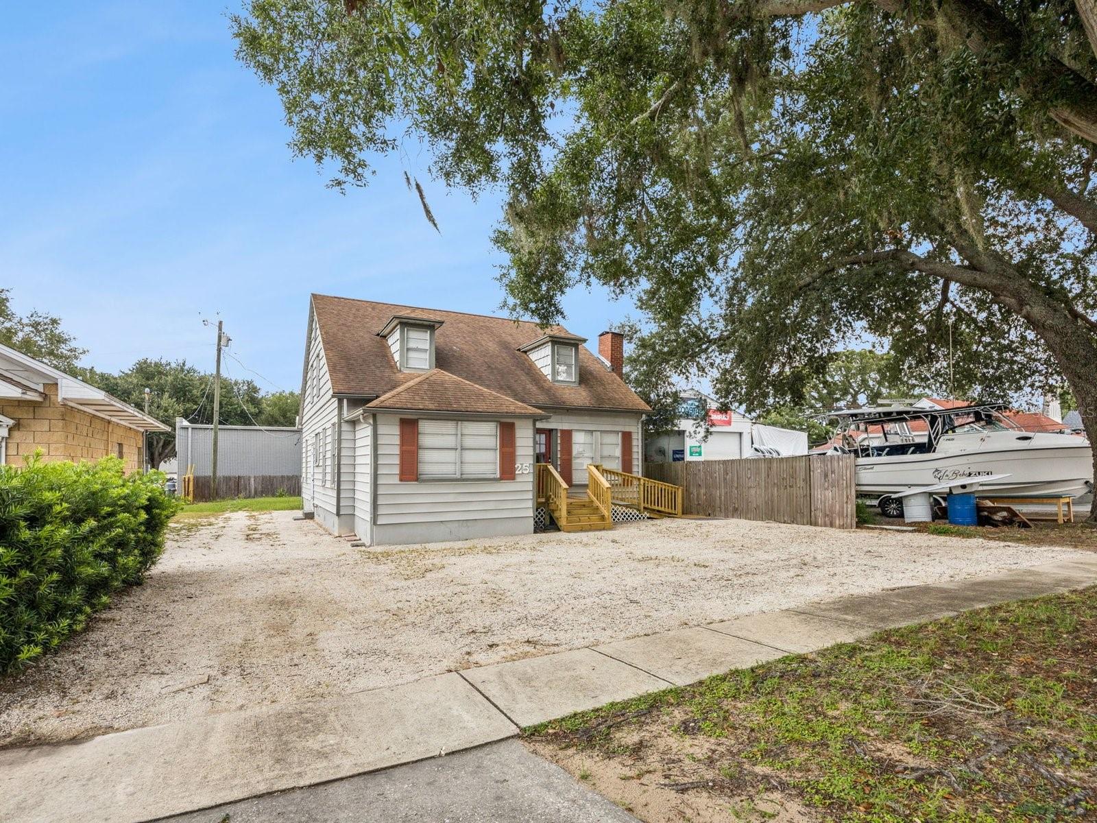 25 E Pinecrest Ave Property Photo 2