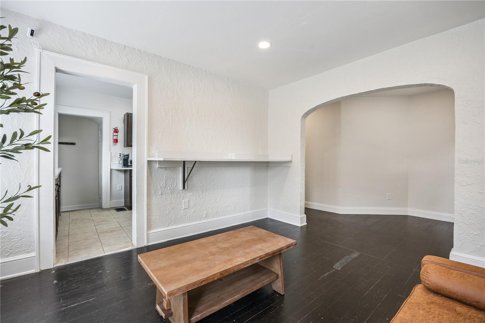 25 E Pinecrest Ave Property Photo 12