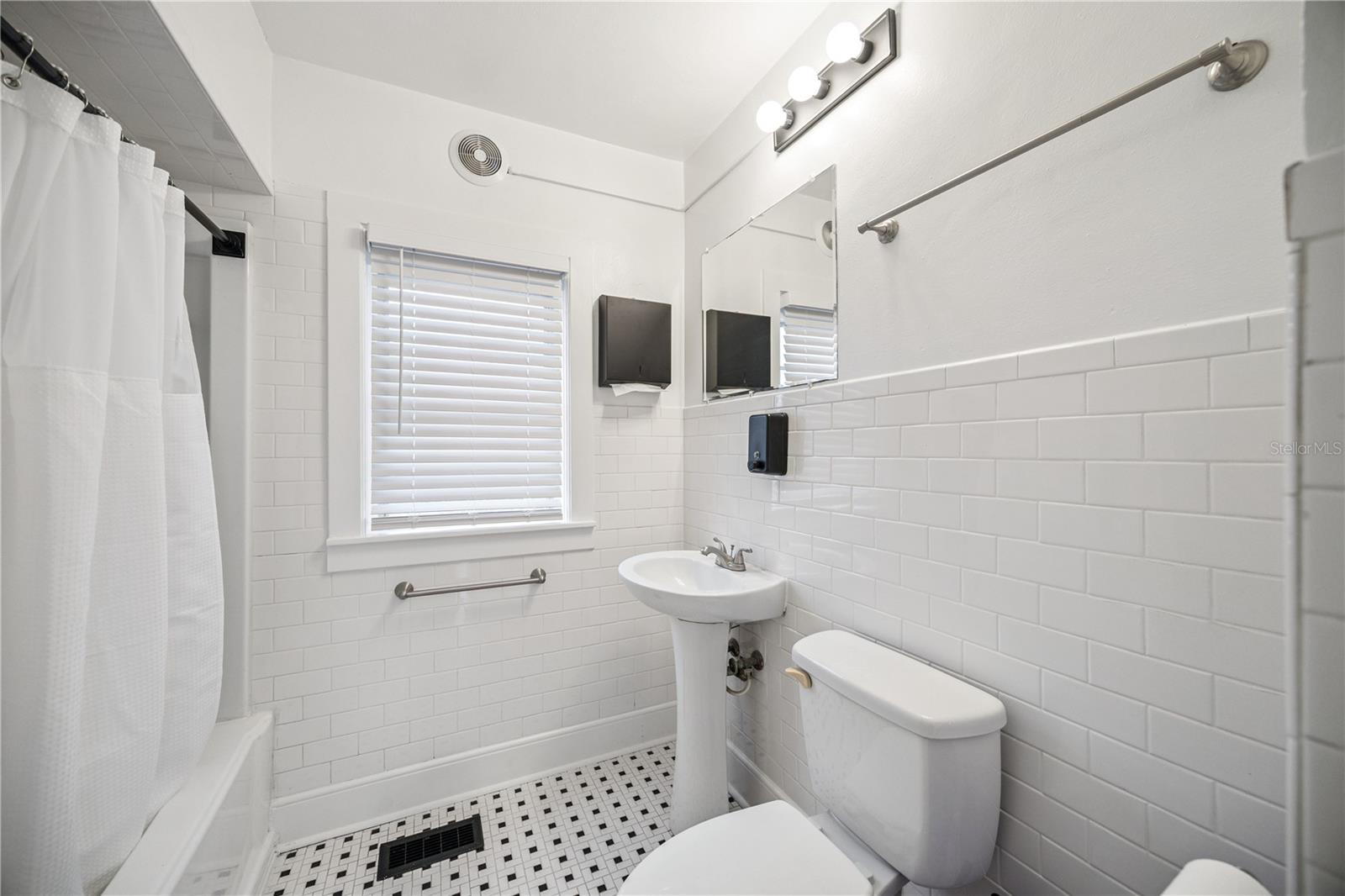 25 E Pinecrest Ave Property Photo 31