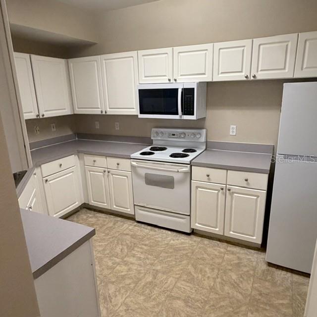 5536 Metrowest Blvd #8-201 Property Photo 3
